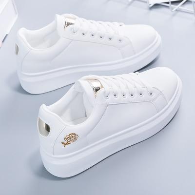 Trendy ladies' sneakers made of synthetic leather with metallic accents – Norell
