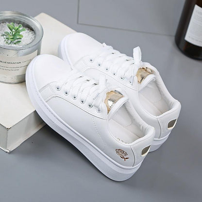 Trendy ladies' sneakers made of synthetic leather with metallic accents – Norell