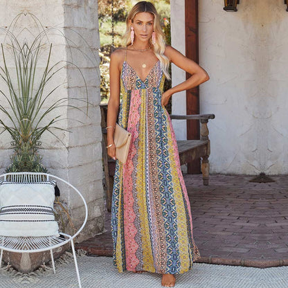 Trendy summer dress with V-neck and spaghetti straps – Pinky