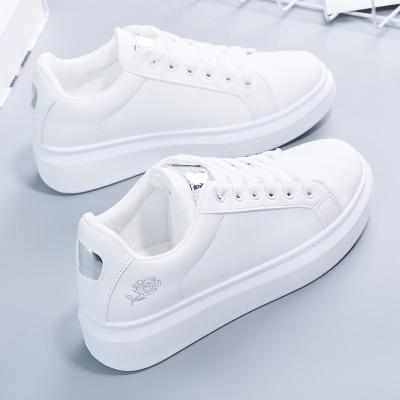 Trendy ladies' sneakers made of synthetic leather with metallic accents – Norell