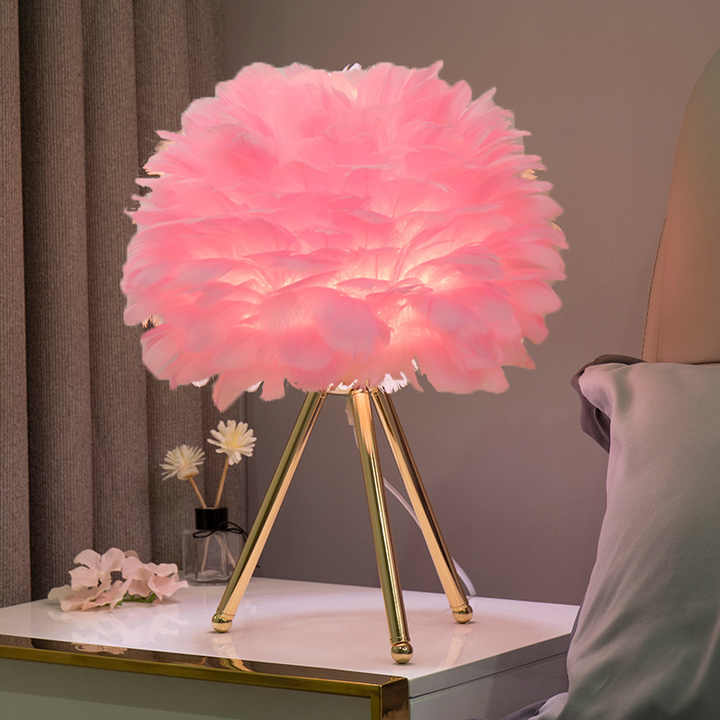 Dimmable Table Lamp with Luxury Feathers – Pluma