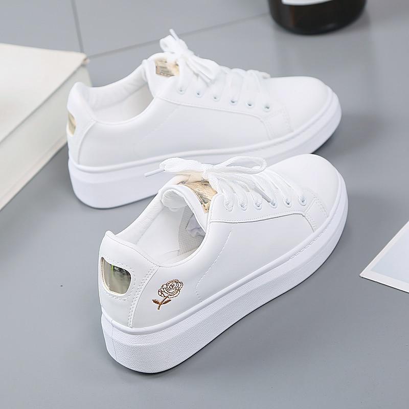 Trendy ladies' sneakers made of synthetic leather with metallic accents – Norell