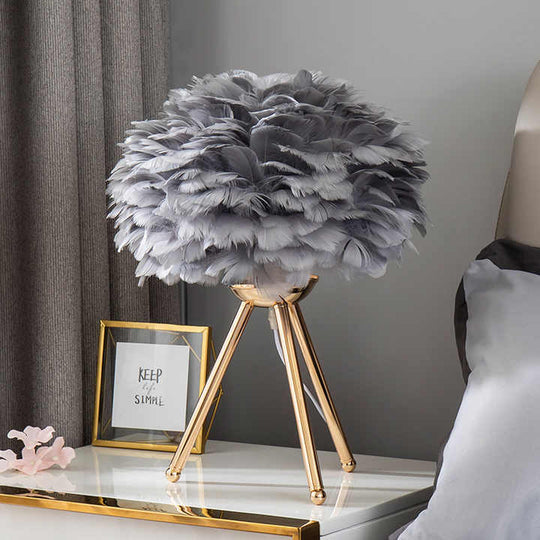 Dimmable Table Lamp with Luxury Feathers – Pluma