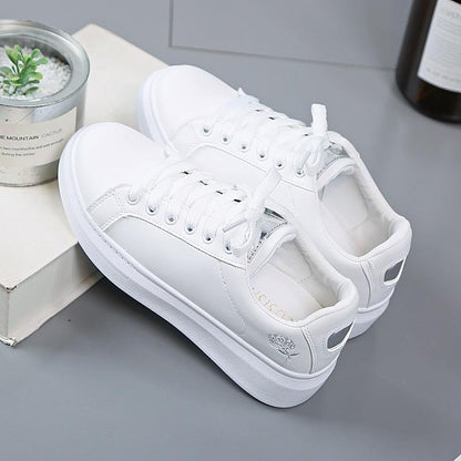 Trendy ladies' sneakers made of synthetic leather with metallic accents – Norell