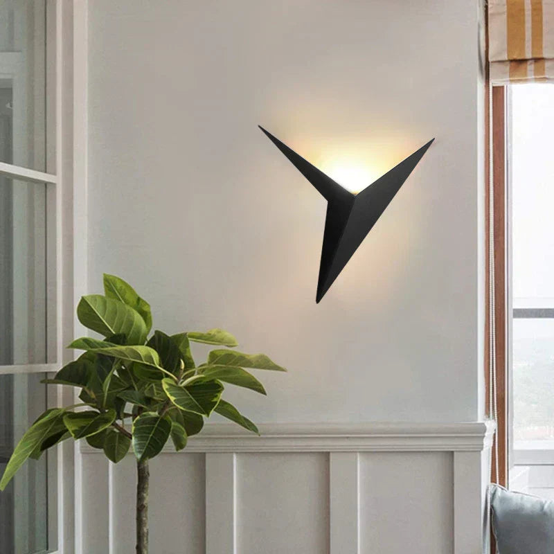 Modern Triangular Wall Lamp - TrigoLux