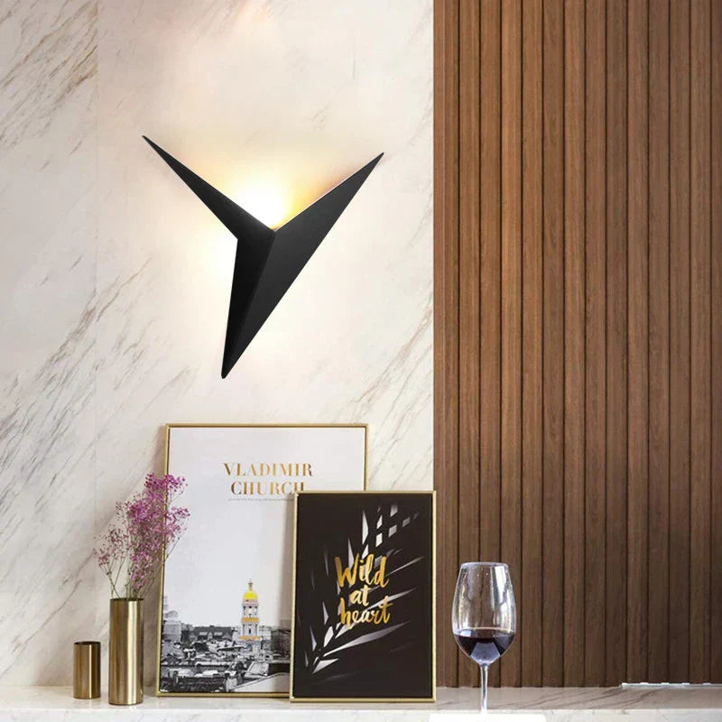 Modern Triangular Wall Lamp - TrigoLux