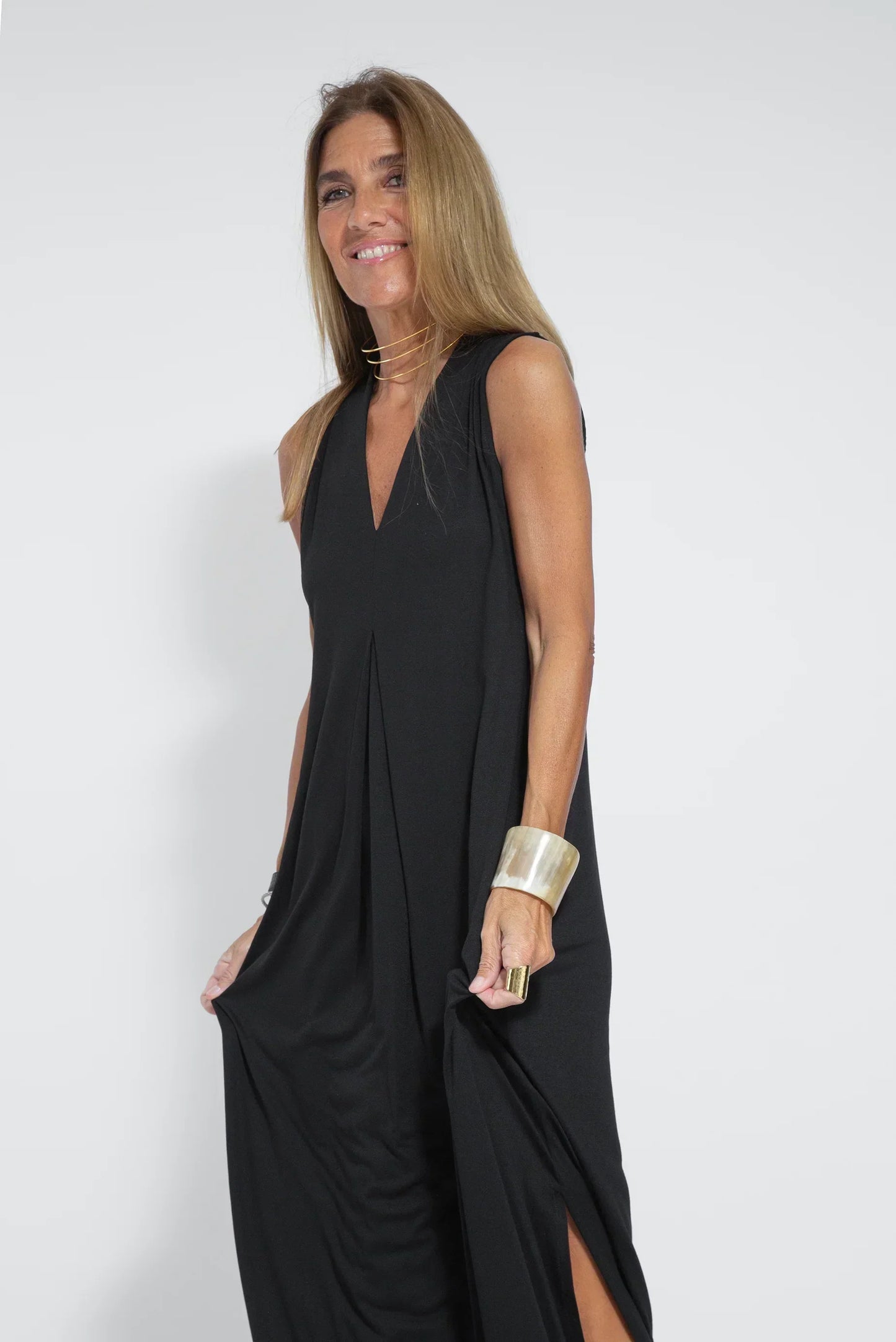 Long Sleeveless Dress With V-Neckline - Cynthia