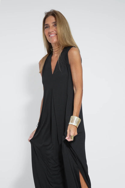 Long Sleeveless Dress With V-Neckline - Cynthia