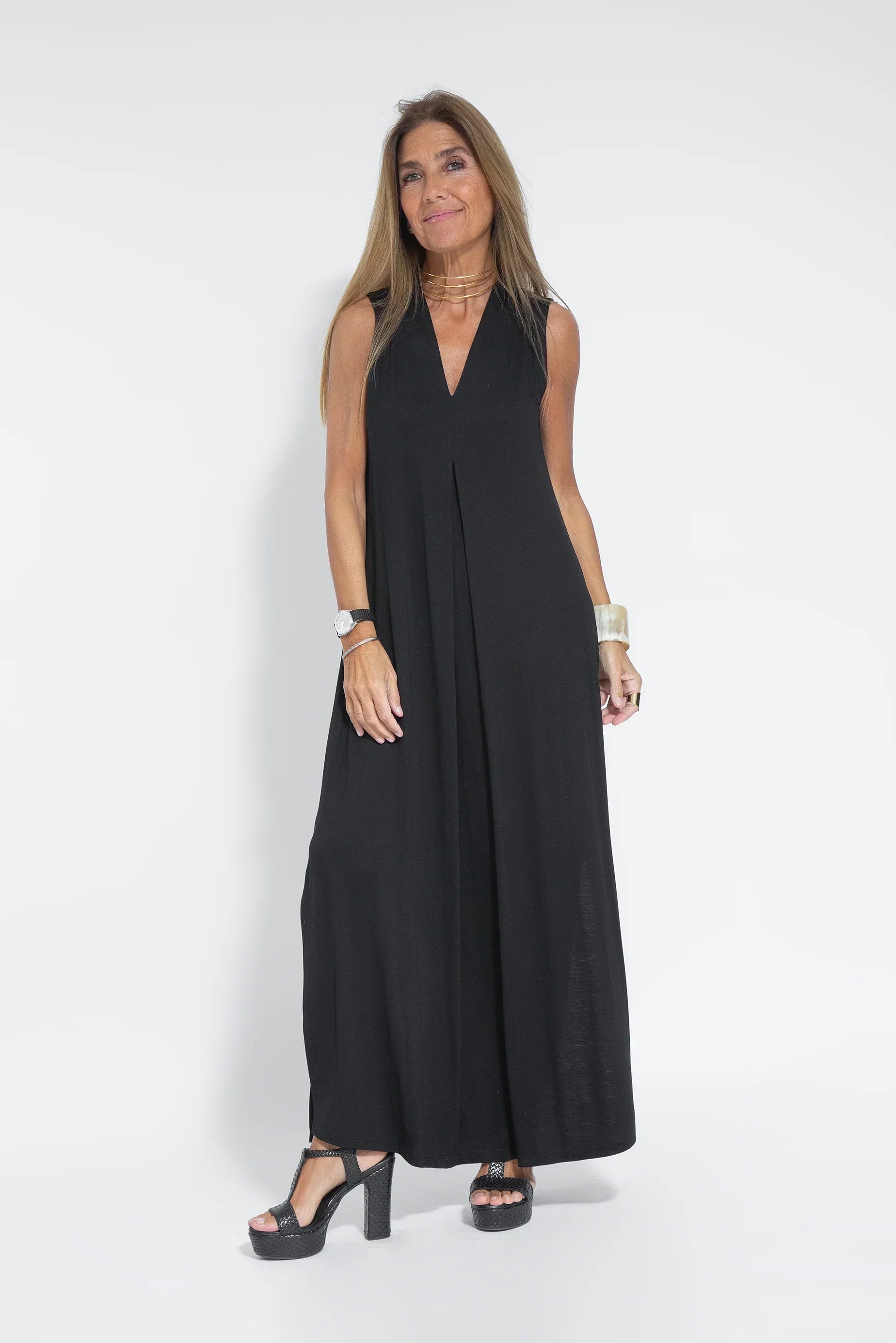 Long Sleeveless Dress With V-Neckline - Cynthia
