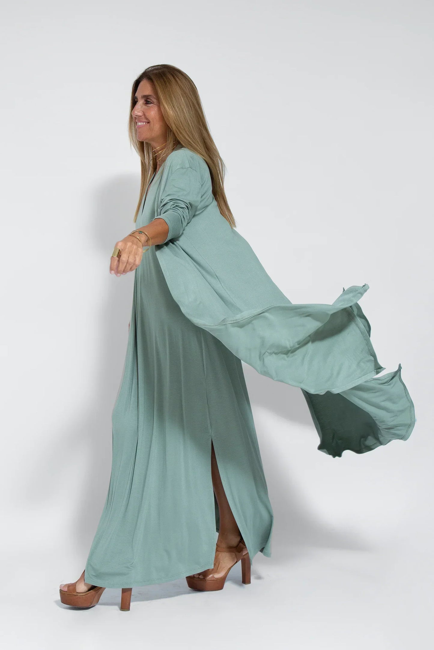 Long Sleeveless Dress With V-Neckline - Cynthia