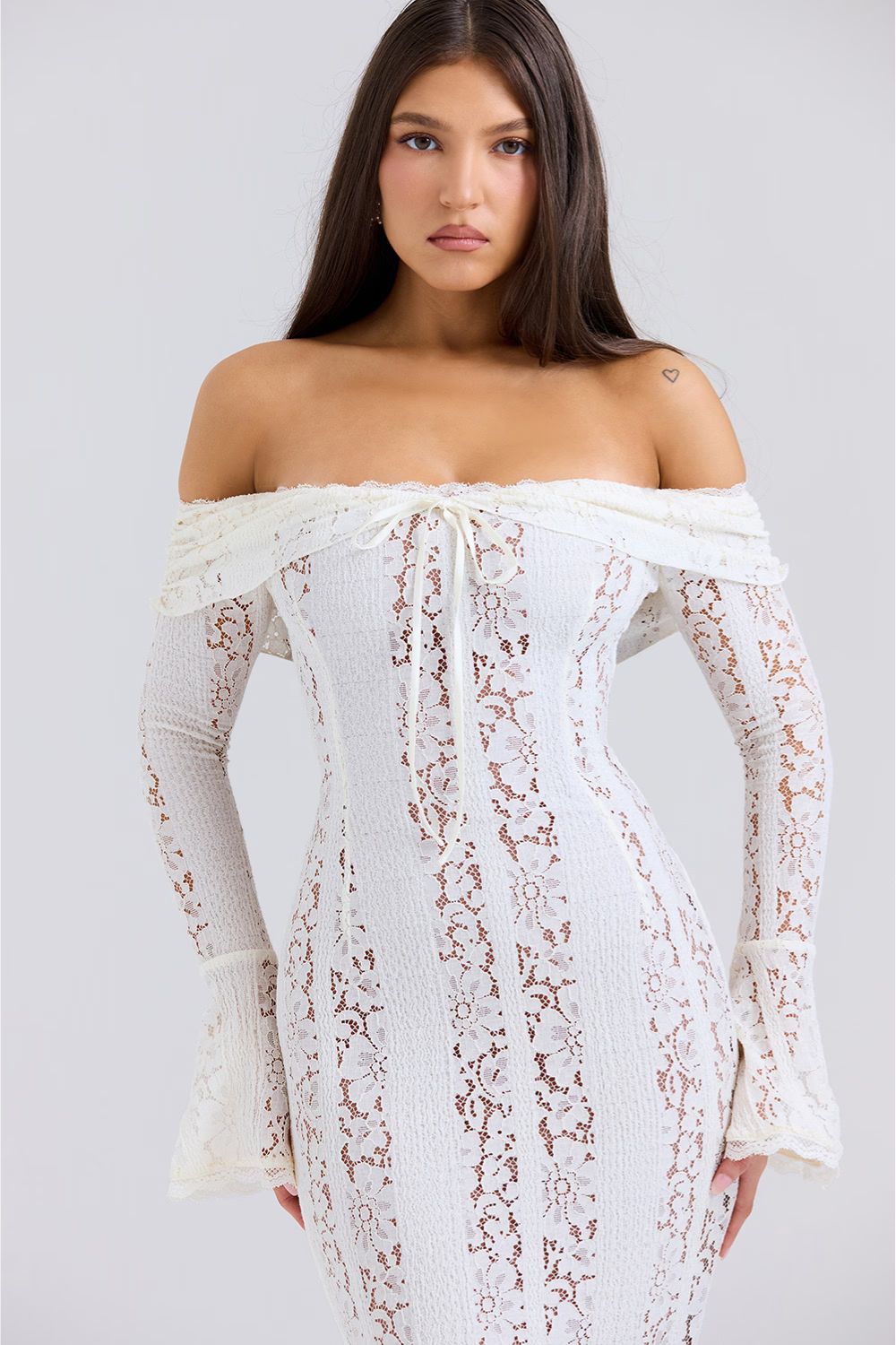 Off-the-shoulder autumn maxi dress in floral lace – Alondra