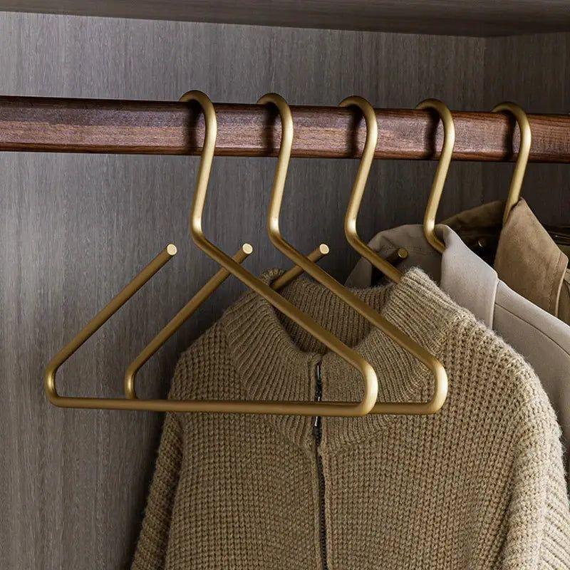 Luxury Anti-Slip Clothes Hangers - Closura