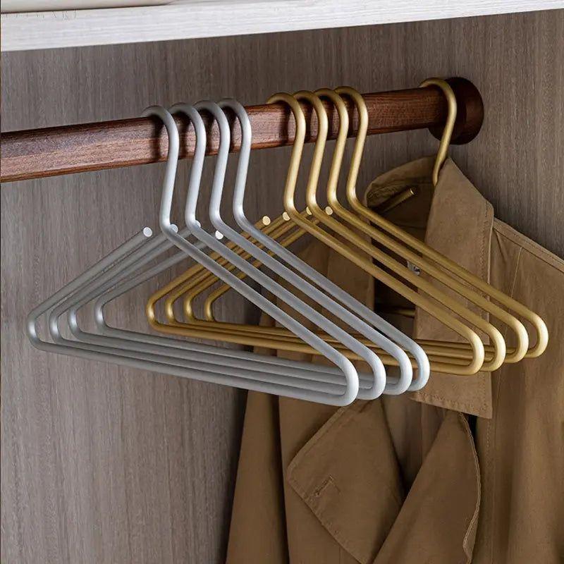 Luxury Anti-Slip Clothes Hangers - Closura