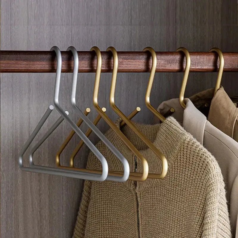 Luxury Anti-Slip Clothes Hangers - Closura