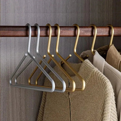 Luxury Anti-Slip Clothes Hangers - Closura