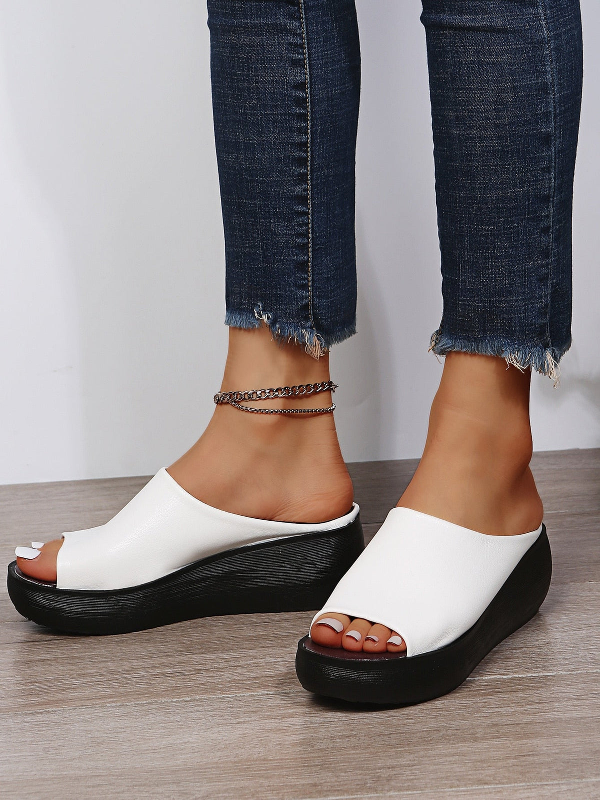 Luxurious Comfort Slippers with Ergonomic Design – Seraphina