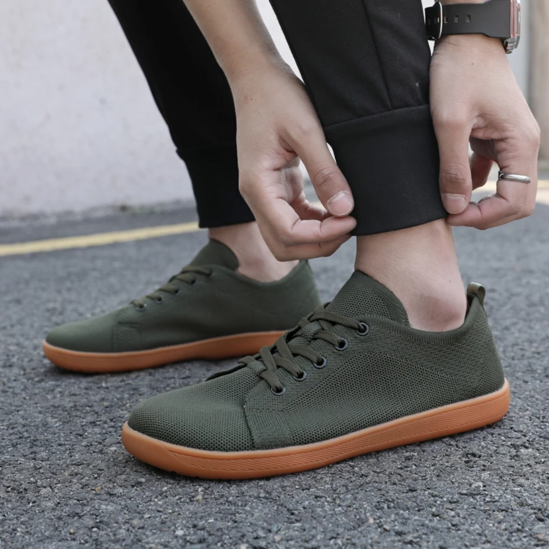 Minimalist Barefoot Sneaker With Flat Sole - Clark