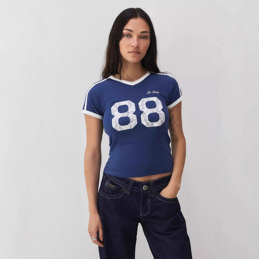 Trendy women's T-shirt with lace detail & contrast sleeves – Yelina