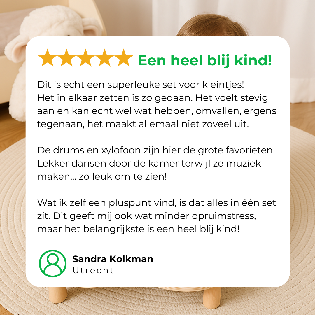 Customer review card in Dutch with five stars, placed over a nursery scene showing the table's legs and a soft toy. 7