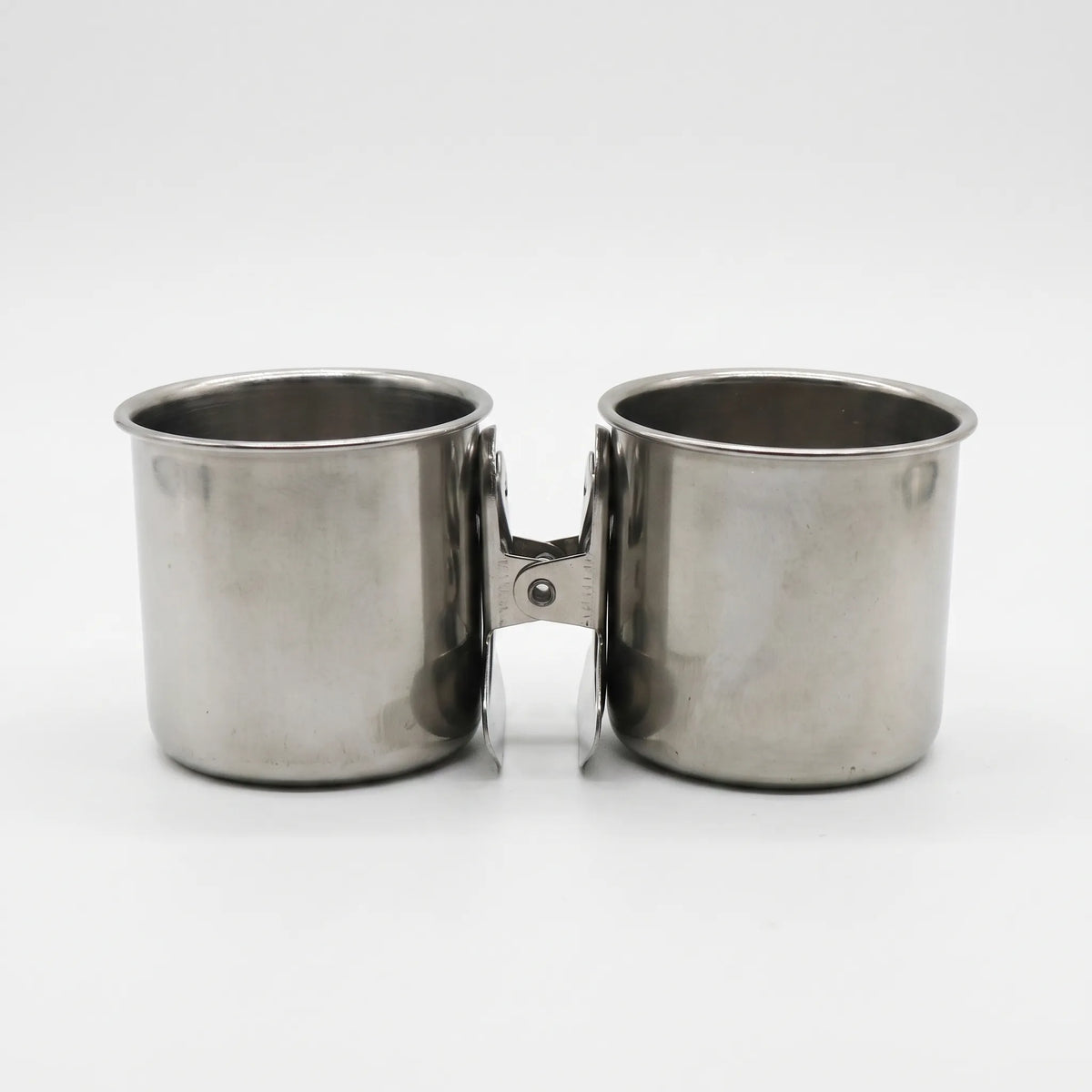 Two steel cups facing outwards, joined back to back by a single spring clip between them. 5
