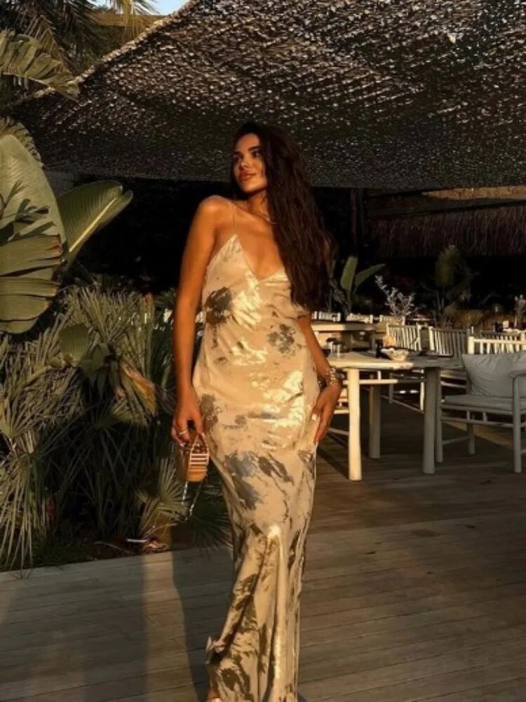 Backless summer dress with deep V-neck – Selene