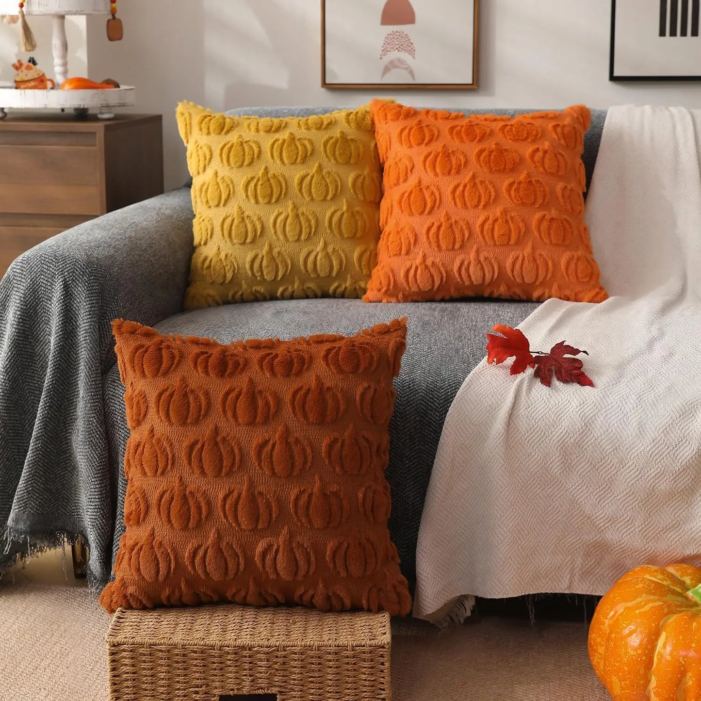 Soft cushion cover made of faux fur for autumn decoration – RusticCozy