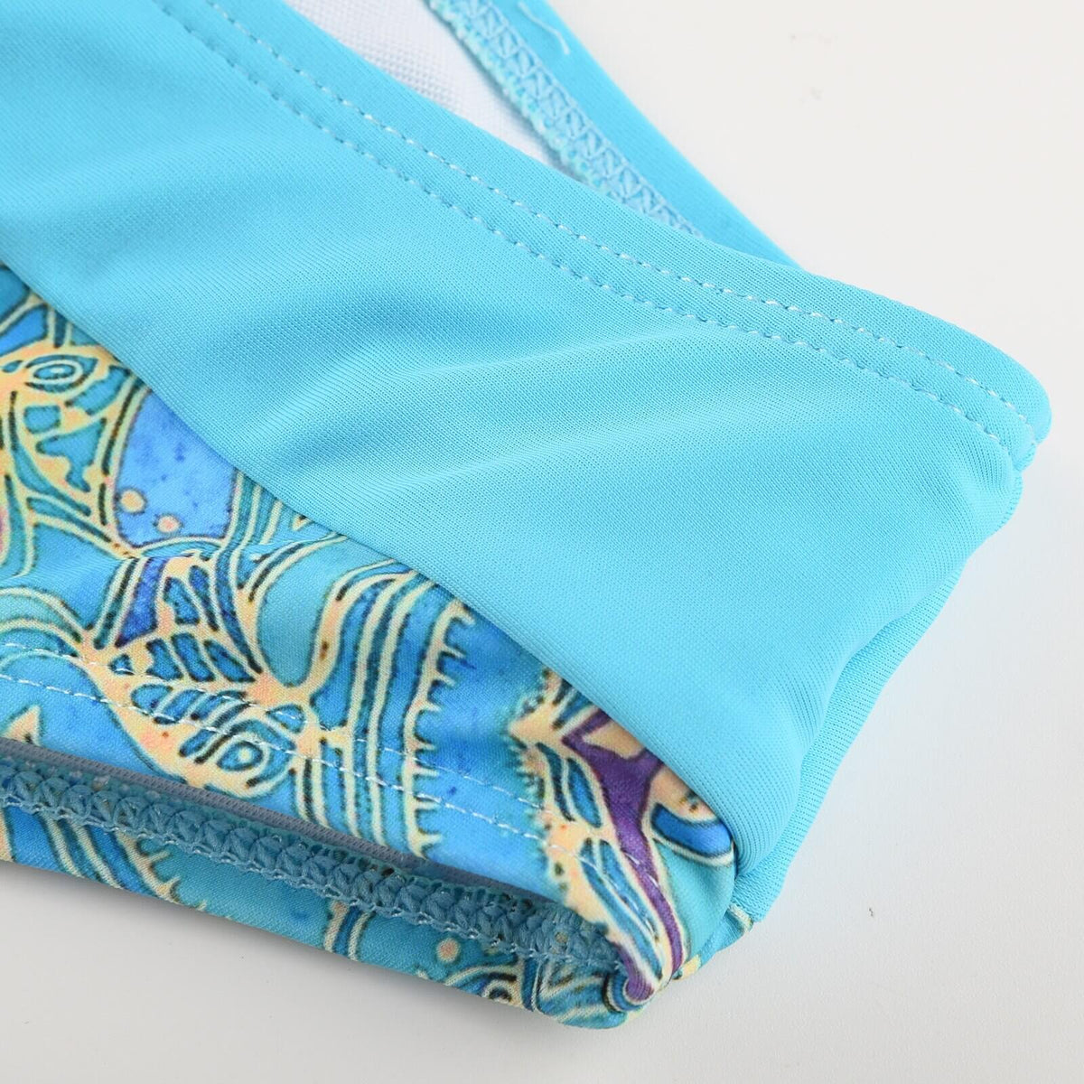 Stylish two-piece women's bikini – Perfect for the beach and sun