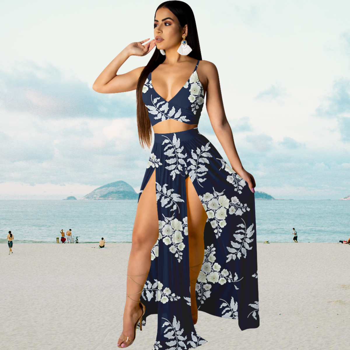 Summer outfit with spaghetti straps and a long skirt with a slit – Naïma