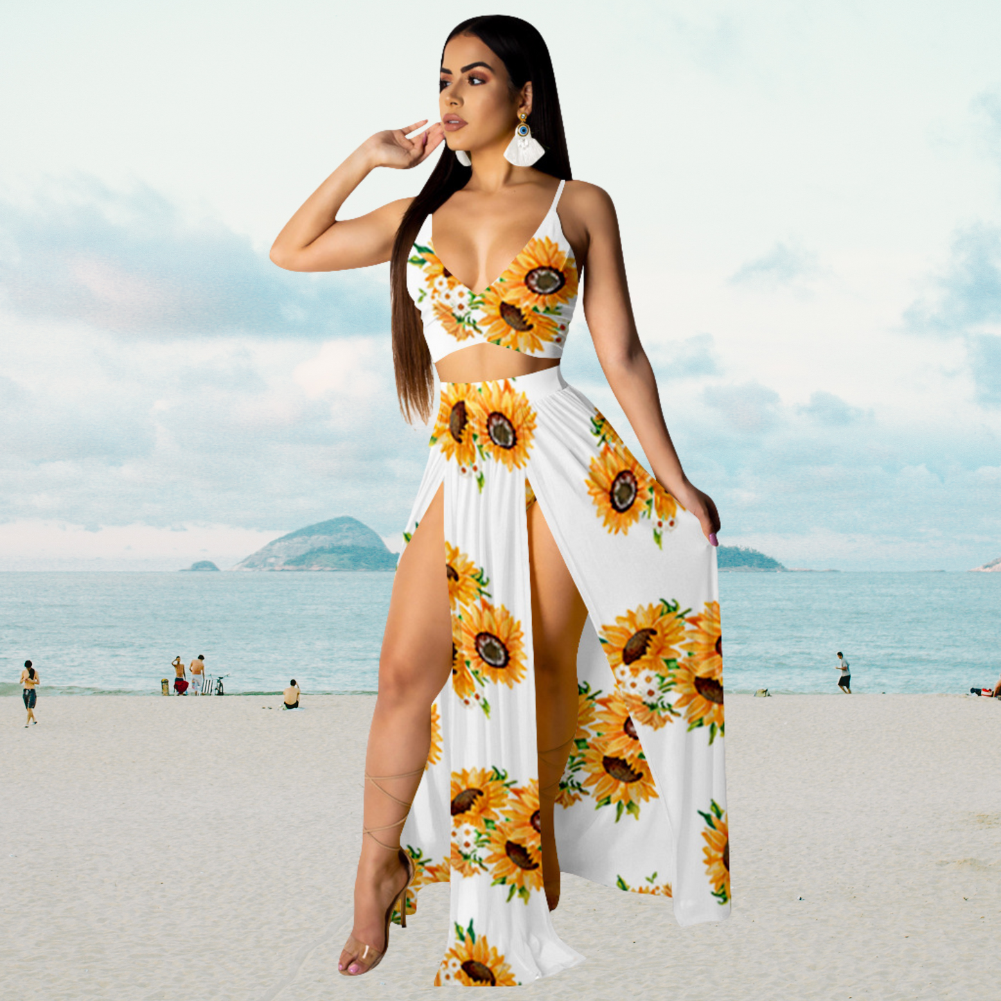 Summer outfit with spaghetti straps and a long skirt with a slit – Naïma