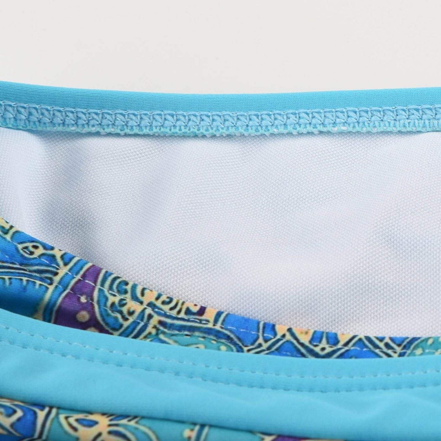 Stylish two-piece women's bikini – Perfect for the beach and sun