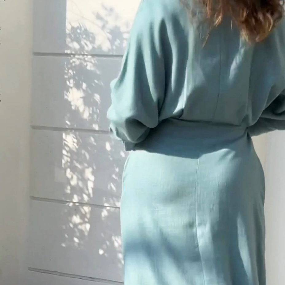 Autumnal sky-blue dress with a belted waist and long sleeves – Fay