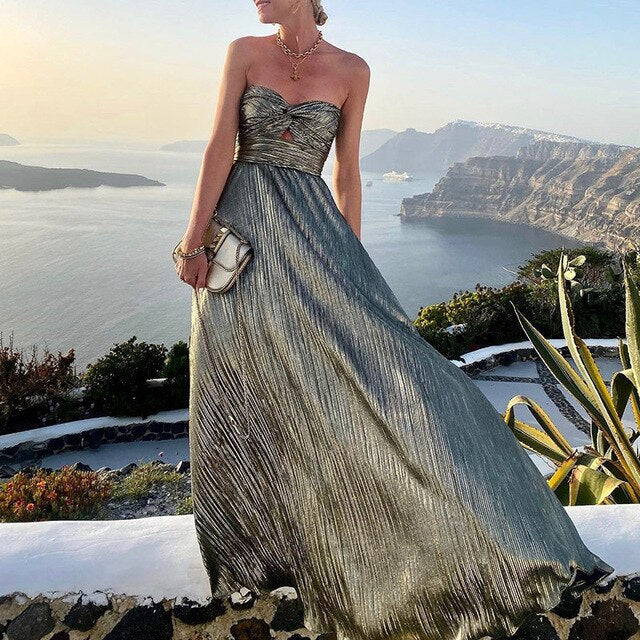 Maxi summer dress with V-neck and waist-defining fit – pink