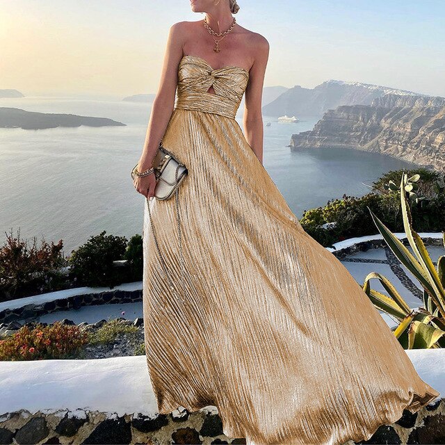 Maxi summer dress with V-neck and waist-defining fit – pink