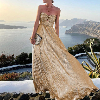 Maxi summer dress with V-neck and waist-defining fit – pink