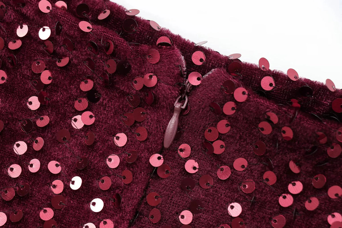 Detail of the burgundy dress's concealed back zip with its matching puller and sequin texture 14