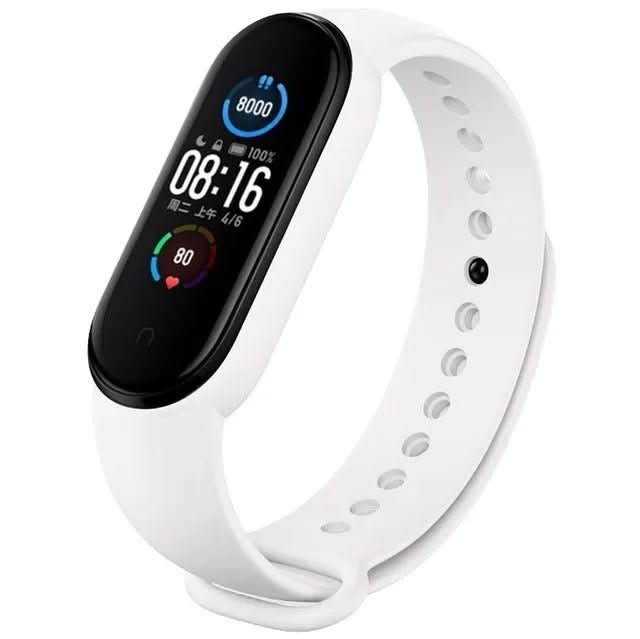 Fitness band with a white silicone strap and a colour screen showing the time and step ring 8