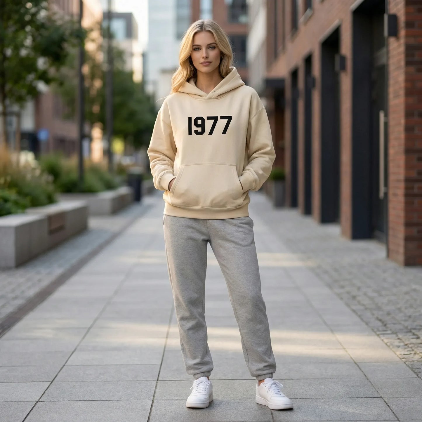 Streetwear Hoodie With Raglan Sleeves - Robin