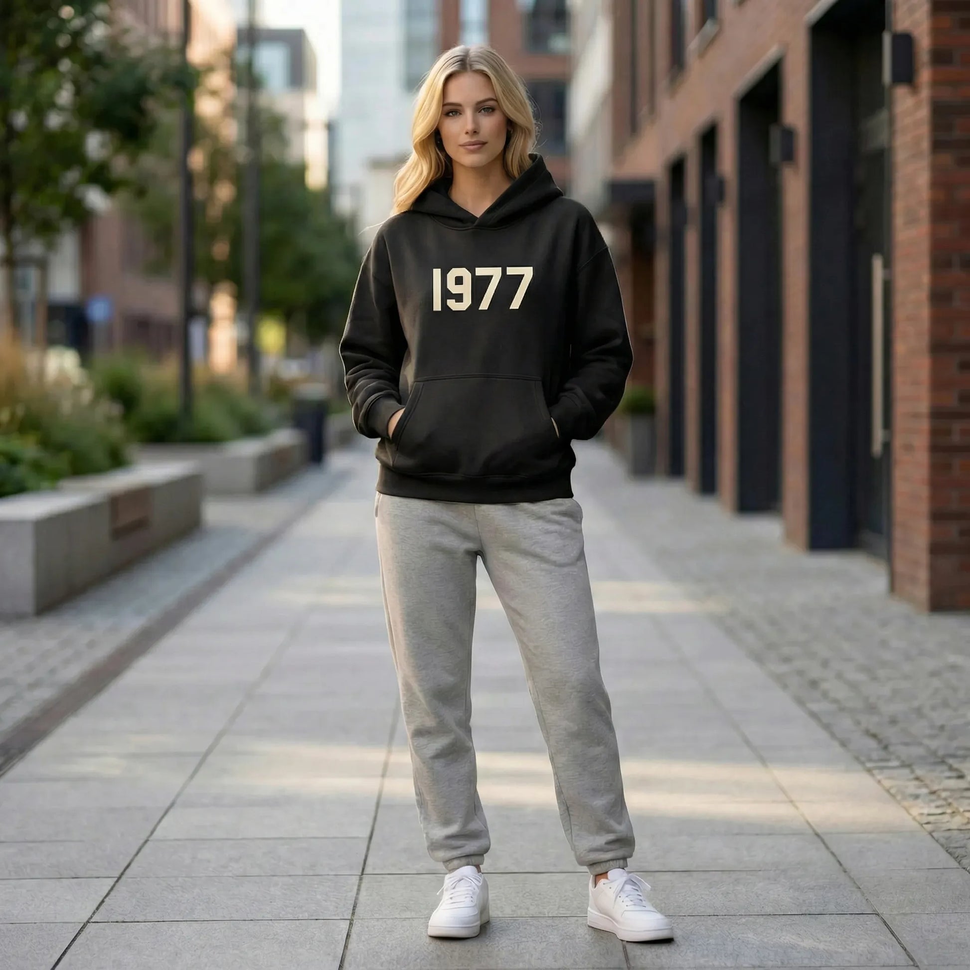 Streetwear Hoodie With Raglan Sleeves - Robin