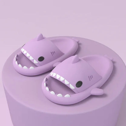 Unisex lightweight summer flip-flops with shark design – FinSteps