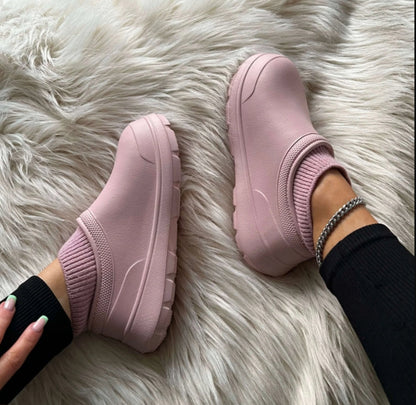 Weatherproof comfort clogs with cloud cushioning – Mireille
