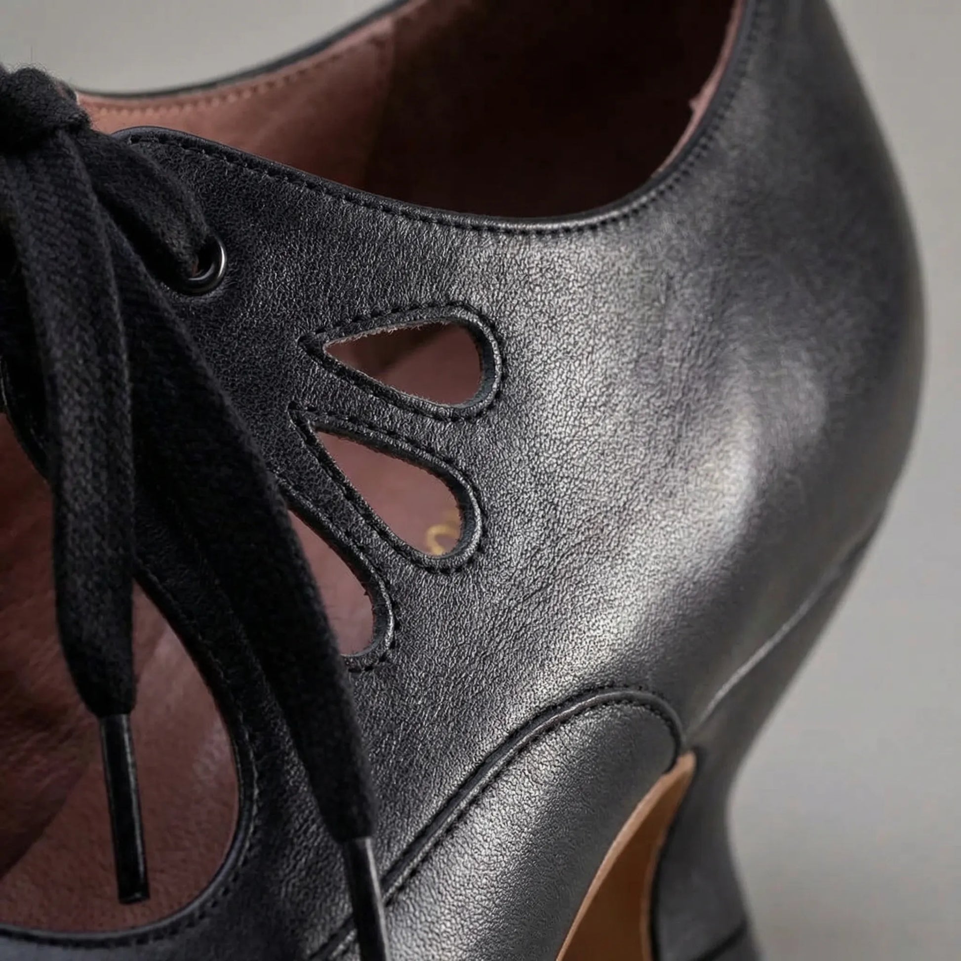 Vintage-Inspired Lace-Up Heeled Shoe - Virginia