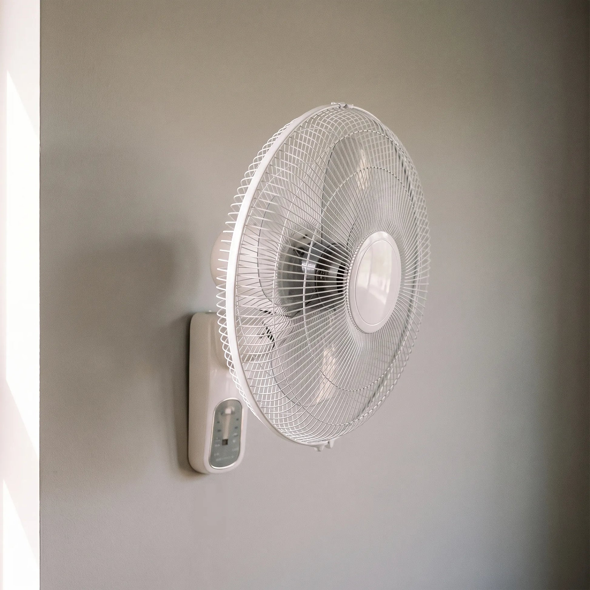 Wall Mount Oscillating Fan With Remote Control - Zirkura