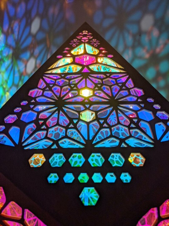 Glass-In-Leaded Style LED Table Lamp - LumiAura