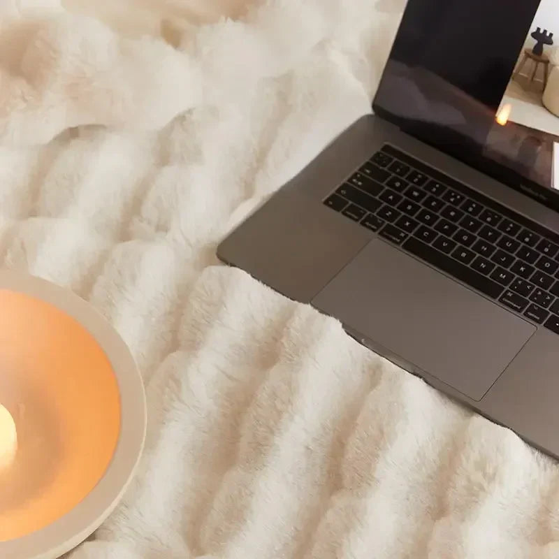The Plush Blanket Everyone Is Talking About! - WarmWool