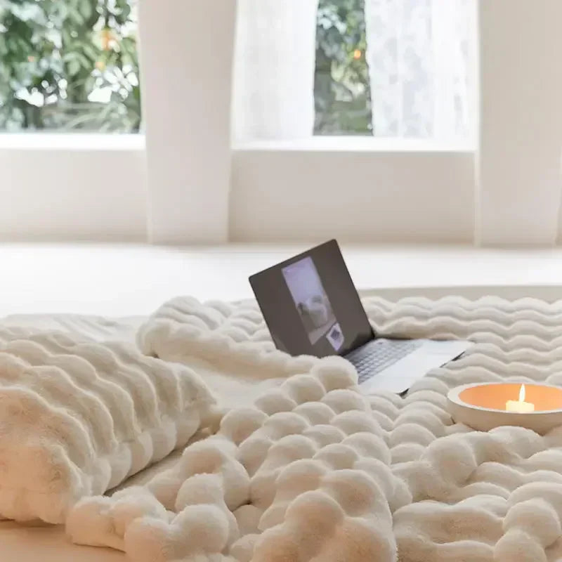 The Plush Blanket Everyone Is Talking About! - WarmWool