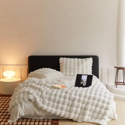 The Plush Blanket Everyone Is Talking About! - WarmWool