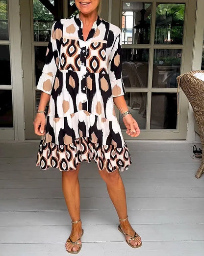 Trendy short-sleeved dress with abstract print & loose fit – Liora
