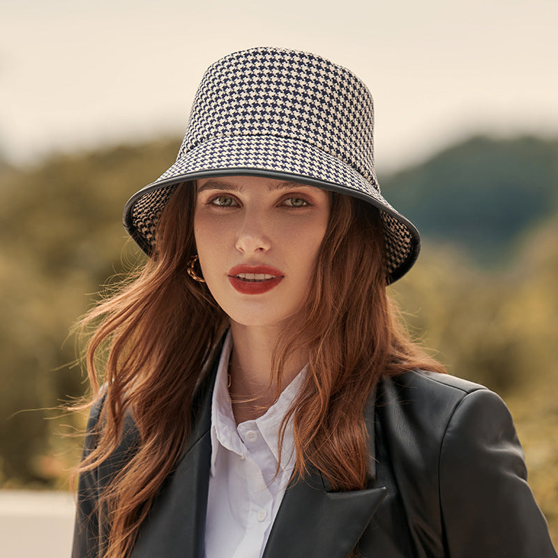 Light women's bucket hat made of fabric for summer – Lindsay