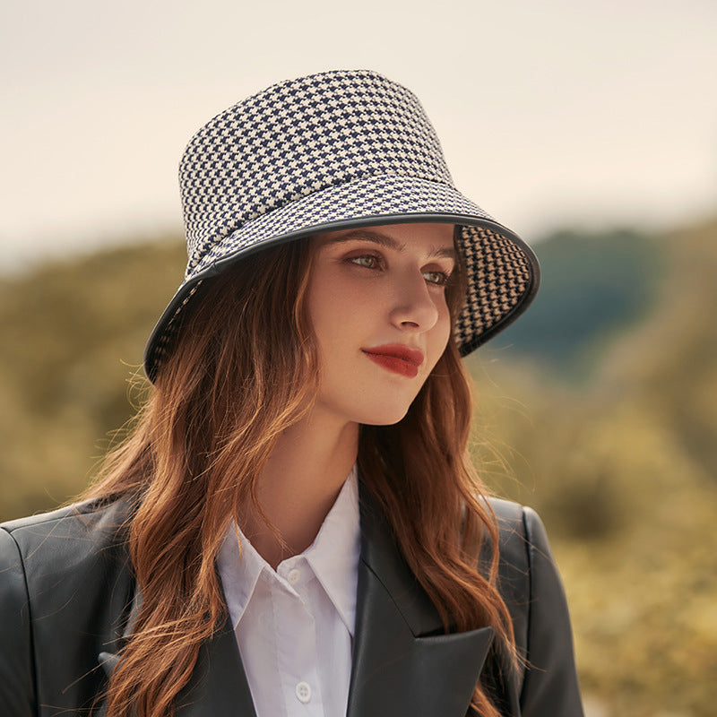 Light women's bucket hat made of fabric for summer – Lindsay