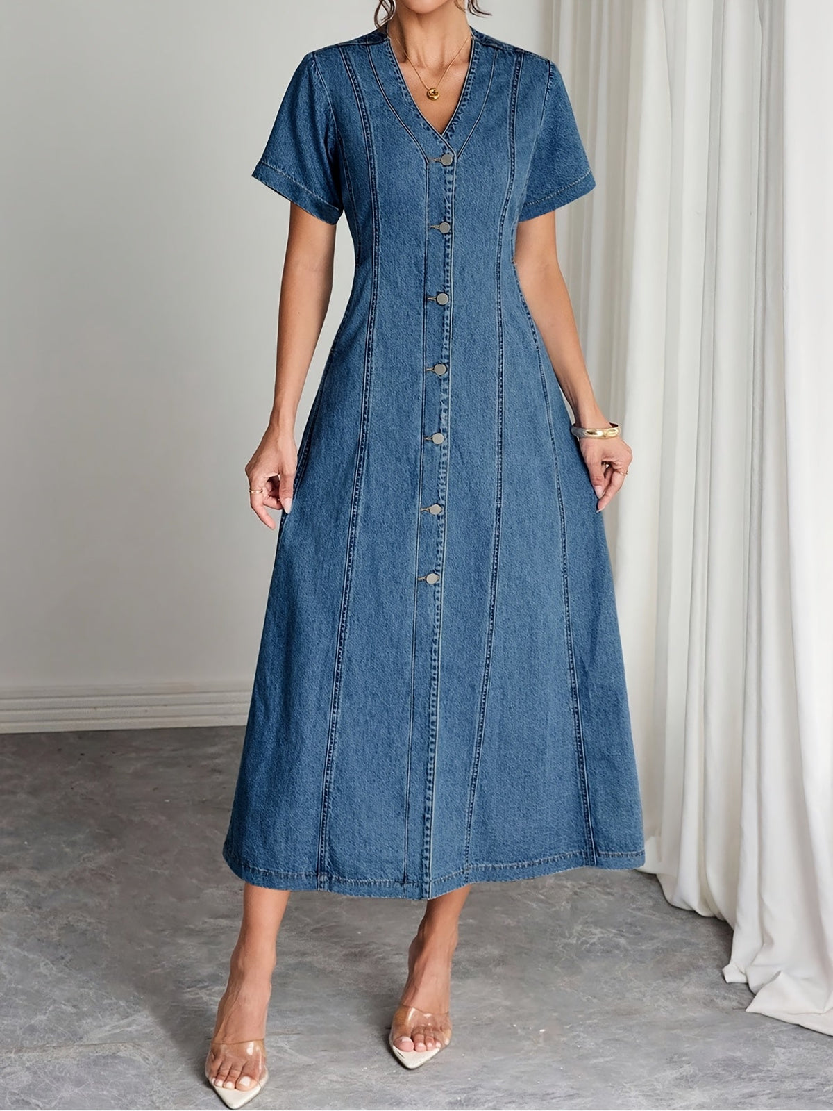 Front view on a model with arms relaxed, showing the V-neck and full row of buttons 3